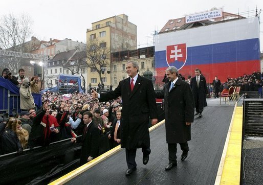 George Bush a Mikuláš Dzurinda v Bratislavě.