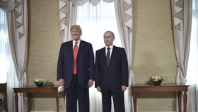 Americký prezident Donald Trump a ruský prezident Vladimir Putin během helsinského summitu (16.07.2018).