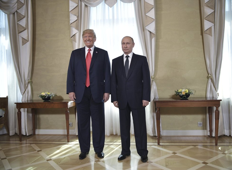 Americký prezident Donald Trump a ruský prezident Vladimir Putin během helsinského summitu (16. 7. 2018)