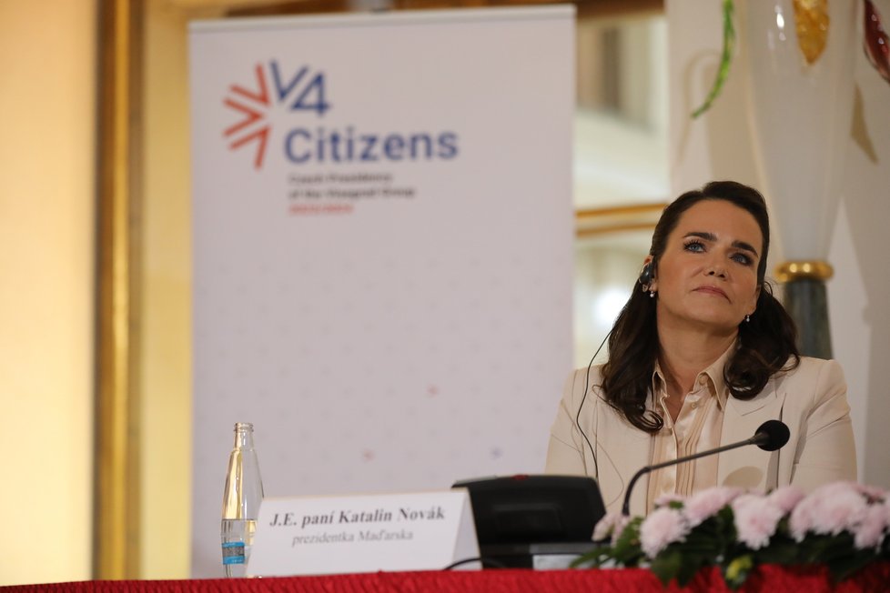 Katalin Nováková na summitu prezidentů V4 v Praze (22.11.2023)