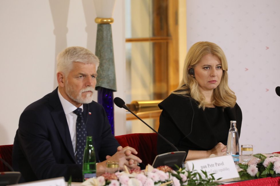 Petr Pavel a Zuzana Čaputová na summitu prezidentů V4 v Praze (22.11.2023)