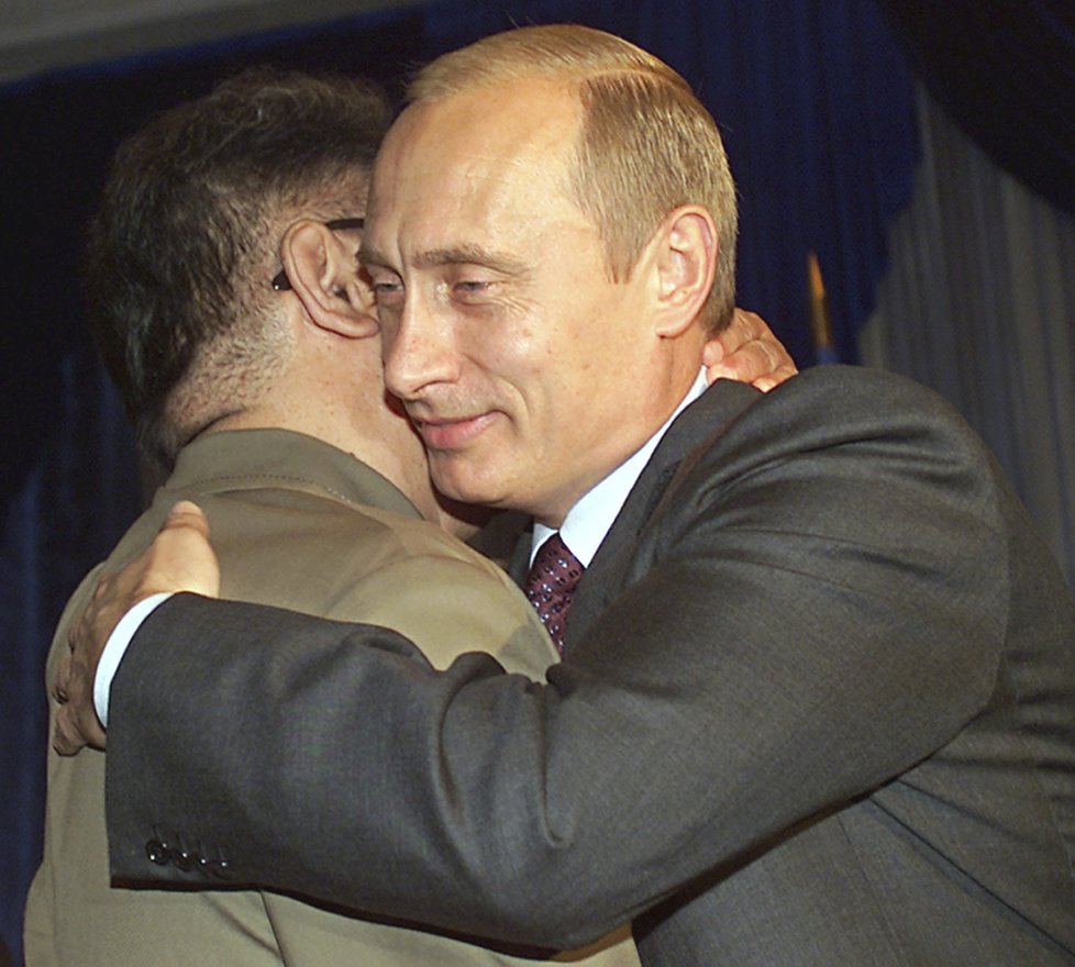 Putin s Kim Čong-ilem v roce 2002.