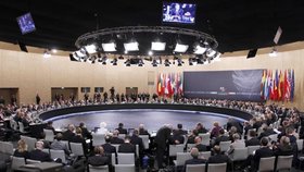 Takhle vypadá místnost, kde lisabonský summit NATO momentálně probíhá