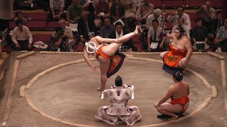Japonci řeší, zda smí ženy vstoupit do posvátného ringu pro sumó. Kvůli menstruaci jsou prý nečisté