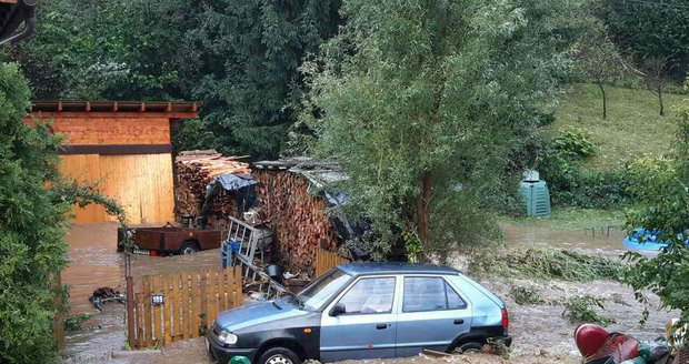 Přes Šumpersko se přehnala silná bouřka, hasiči odčerpávali vodu ze sklepů (1.9.2019)