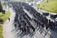 Evropa se bojí tří milionů běženců. Obrana EU? Zasypat Afriku miliardami
