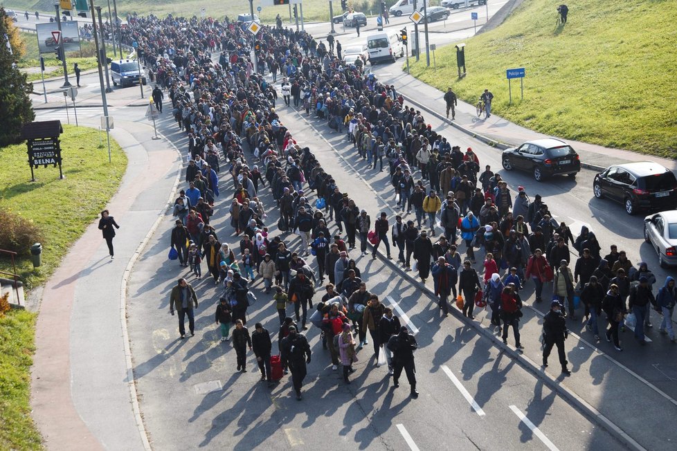 Z šikany migrantů v azylovém centru jsou obviněny tři desítky lidí (ilustrační foto)