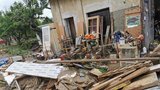 Povodeň nadělala v Šumvaldu škodu za půl miliardy. V obci pomáhají dobrovolníci i armáda