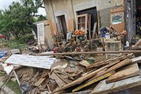 Povodeň nadělala v Šumvaldu škodu za půl miliardy. V obci pomáhají dobrovolníci i armáda