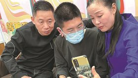 Unesený Sun Čuo se se svými biologickými rodiči shledal po 14 letech usilovného pátrání