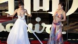 Trapas čínské herečky: Přišlápli jí šaty, ukázala prsa!