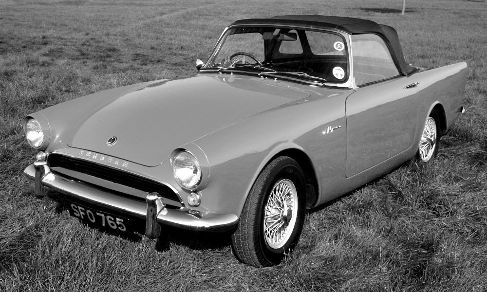 Alpine Series II (1960–63) používala k pohonu zadních kol čtyřválec s objemem 1,6 litru a výkonem 80 koní. Karoserie zůstala beze změn.