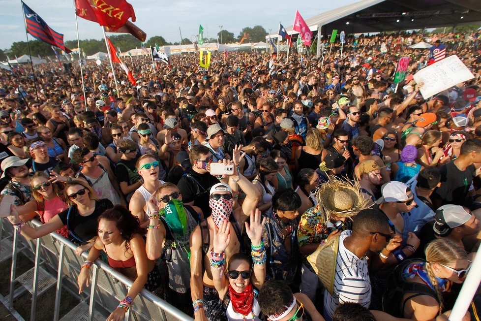 Někteří návštěvníci si myslí, že drogy k festivalům patří. Na snímku festival Sunset Music Festival.