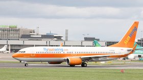Letadlo společnosti Sunwing muselo nouzově přistát kvůli agresivním opilým pasažérkám.