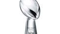 Vince Lombardi Trophy, která se na Super Bowl uděluje již od roku 1970.