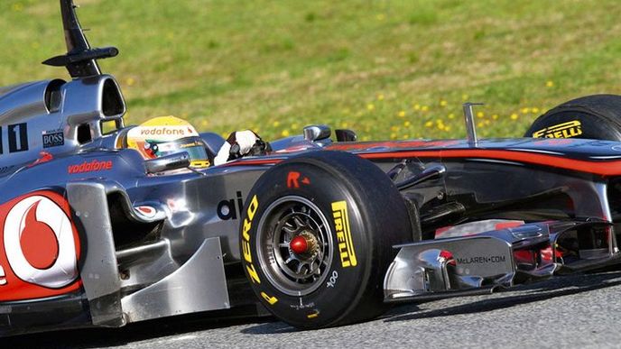 Super zakázka. Za kompletní zajištění vývoje,
výroby a logistiky pneumatik pro F1 dostává
Pirelli od FIA přibližně devět milionů eur ročně
