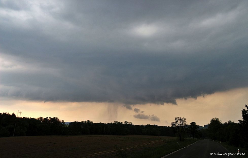 Vznikající supercela u Horažďovic