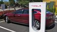 Superchargerů Tesla mohou využívat výhradně elektromobily této značky.
