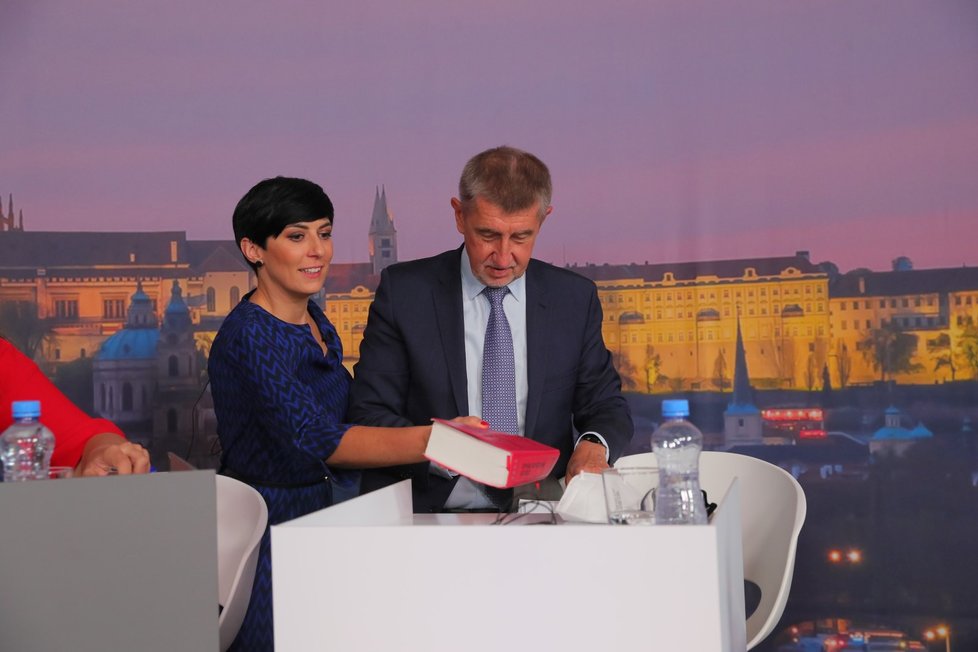 Superdebata Blesku (7. 10. 2021): Markéta Pekarová Adamová (TOP 09) a Andrej Babiš (ANO