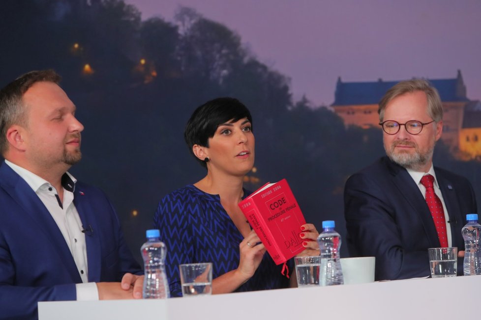 Superdebata Blesku (7. 10. 2021): Zleva Marian Jurečka (KDU-ČSL), Markéta Pekarová Adamová (TOP 09) a Petr Fiala (ODS)