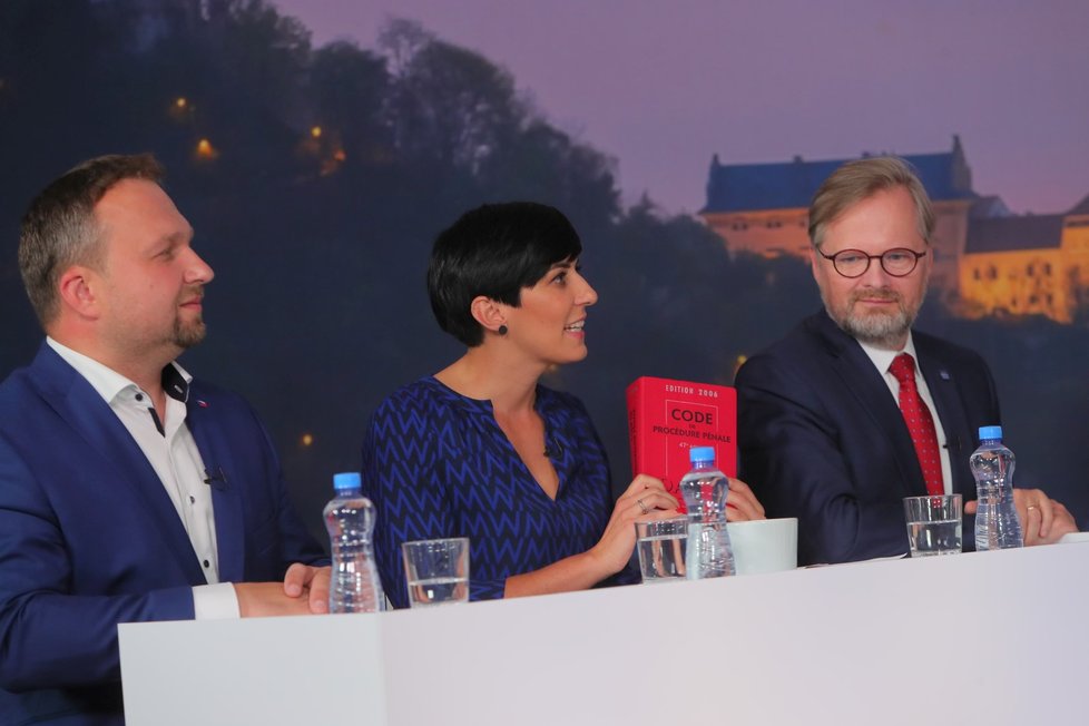 Superdebata Blesku (7. 10. 2021): Zleva Marian Jurečka (KDU-ČSL), Markéta Pekarová Adamová (TOP 09) a Petr Fiala (ODS)