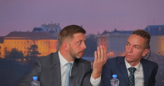 Pirátský zmar: Podvedl je s kroužky Rakušanův STAN? Analýza ukázala na porušení dohody