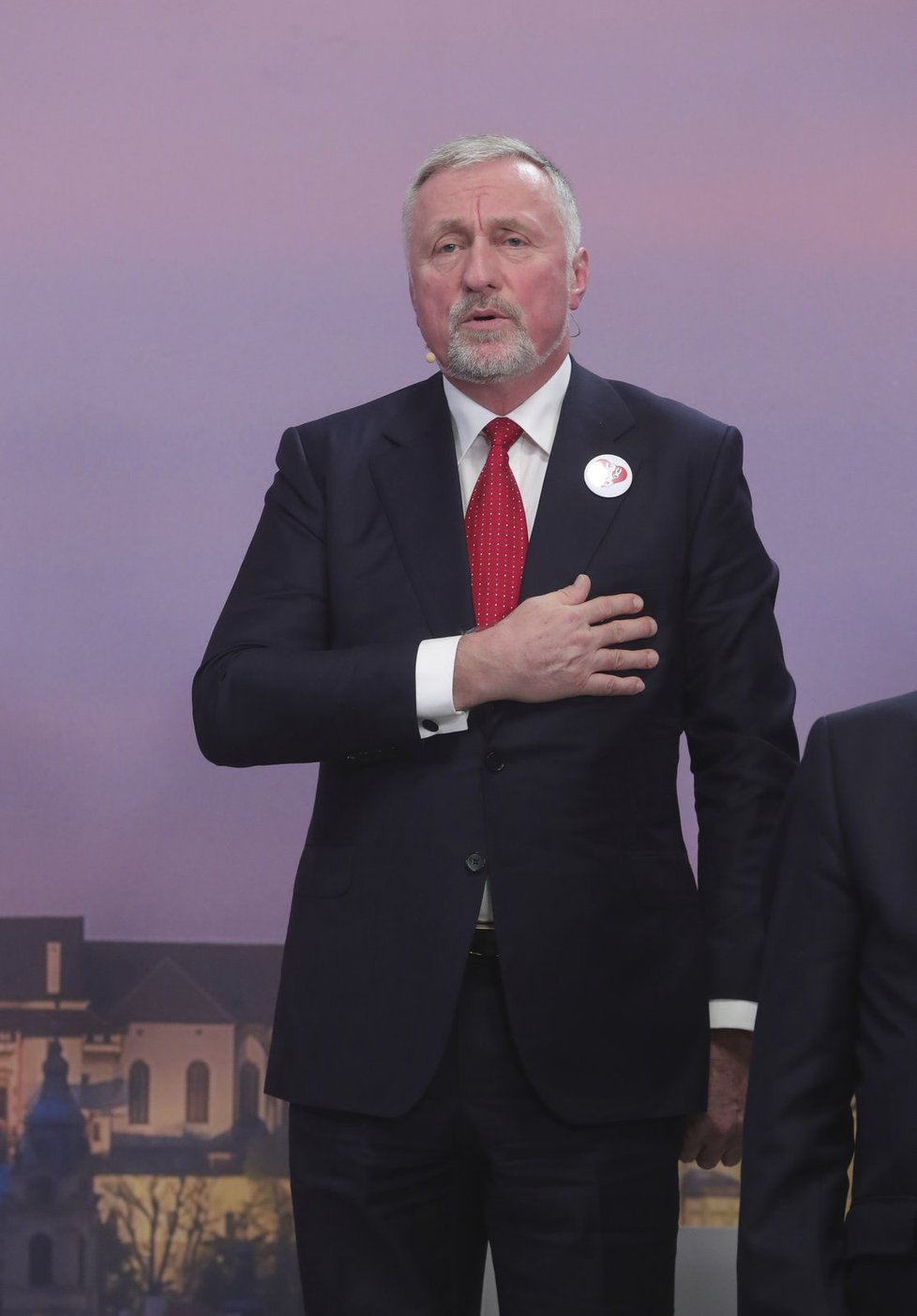 Superdebata prezidentských kandidátů: Mirek Topolánek při zpěvu státní hymny