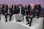 Superdebata prezidentských kandidátů: Zleva Topolánek, Kulhánek, Horáček, Fischer, Hilšer, Hynek, Drahoš a Hannig