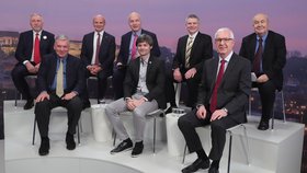 Superdebata prezidentských kandidátů: Zleva Topolánek, Kulhánek, Horáček, Fischer, Hilšer, Hynek, Drahoš a Hannig