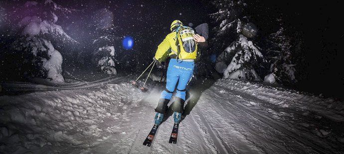 Noční skialpinistický závod Noc tuleních pásů v Peci pod Sněžkou