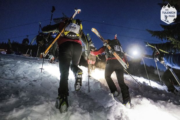 Noční skialpinistický závod Noc tuleních pásů v Peci pod Sněžkou Noční skialpinistický závod Noc tuleních pásů v Peci pod Sněžkou