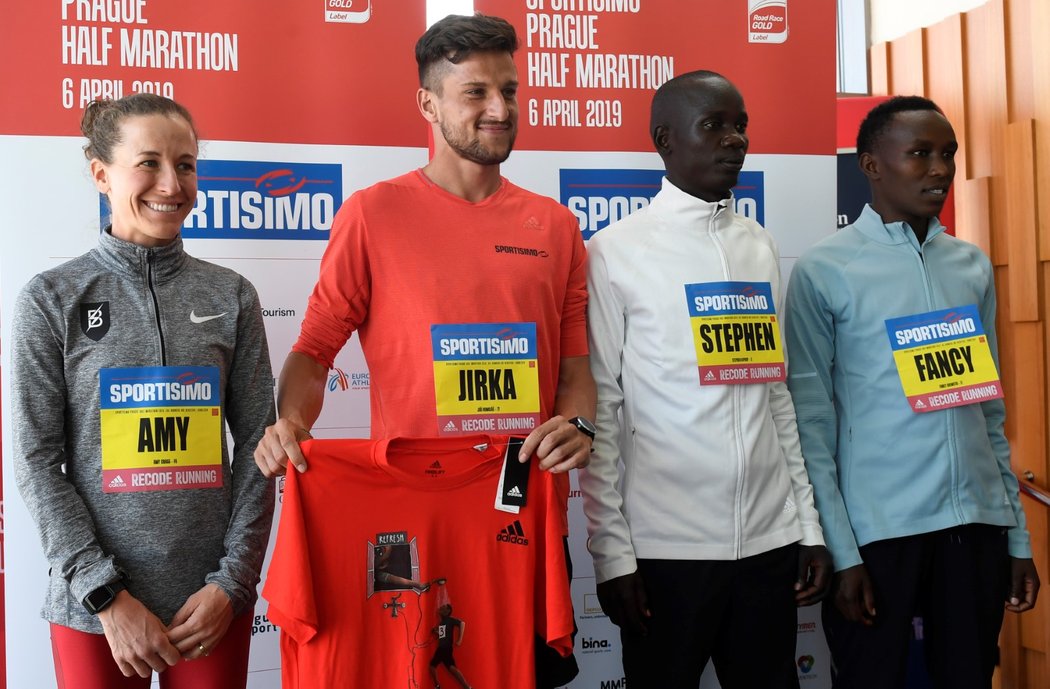 Běžci pražského půlmaratonu na tiskové konferenci