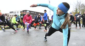 Strachová vedla rozcvičku a startovala běh: Závodit můžu koncem roku