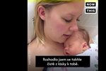 Maminka natočila srdceryvný vzkaz synovi. Pak ho dala k adopci