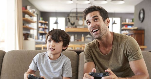 Rodiče by měli hrát on-line hry společně s dětmi, doporučují experti! Proč?