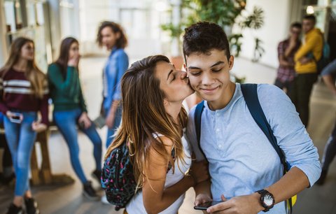 Láska dnešních teenagerů: Chytré telefony zvyšují žárlivost a usnadňují rozchody!