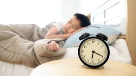 Ideální délka spánku? Podle všeho 7 hodin a 6 minut.