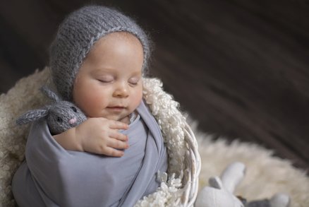 Jsou zabalená miminka šťastnější? A je zavinování vhodné pro každé dítě?