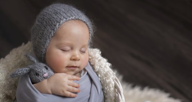 Jsou zabalená miminka šťastnější? A je zavinování vhodné pro každé dítě?