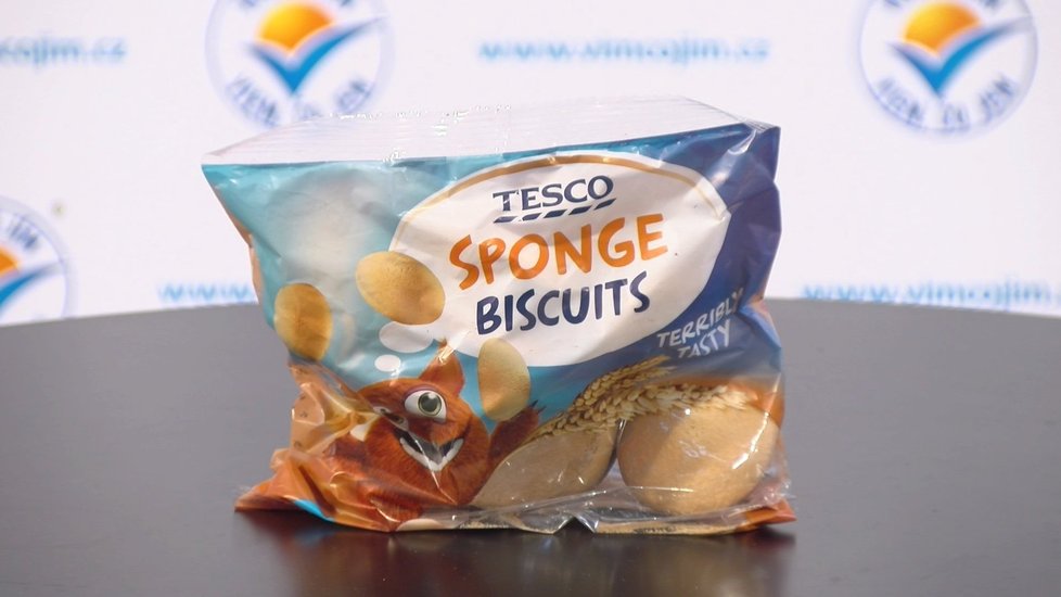 Tesco Sponge Biscuits. Energetická hodnota 1607 kJ / 100 g, tuky 4,4 g, sacharidy (z toho cukry) 74,4 g (44,9 g), sůl 0,4 g. Obsahují celou řadu přídatných látek a vyšší množství soli.