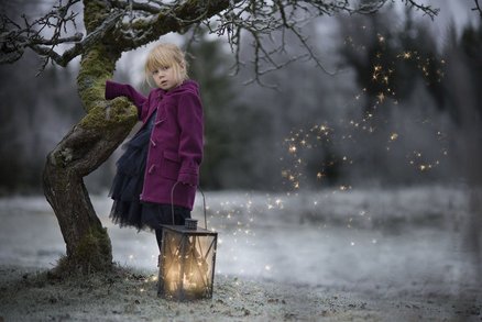 Jako z pohádky! Kouzelné fotky ze zimního lesa, které nafotila matka dvou dcer