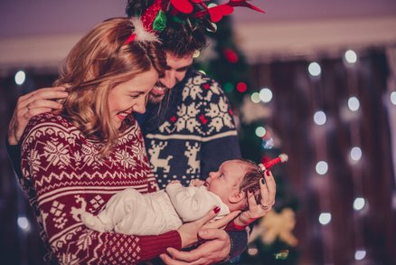 Čtyři nejnesmyslnější představy čerstvých matek o Vánocích, které se nejspíš nevyplní!