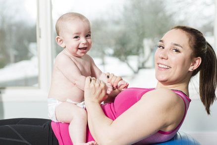 Tuhle matku od cvičení neodradilo ani dítě: Naopak, předvádí neuvěřitelné kousky