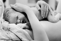 Podívejte se, proč je pro kojence tak důležitý kontakt s matčinou kůží