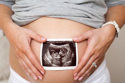 15 divných věcí, které si těhotné ženy hledají na internetu