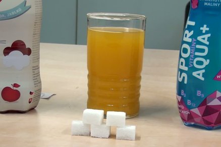 Velký test: Podívejte se, kolik cukru obsahují dětské ovocné nápoje!
