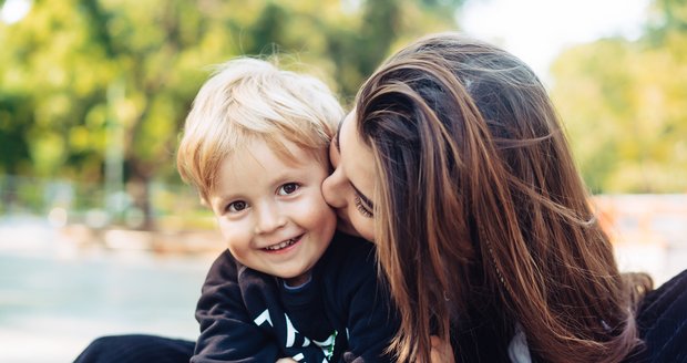 Chcete pochopit, proč se vaše dítě vzteká nebo bojí? Vžijte se do jeho kůže!