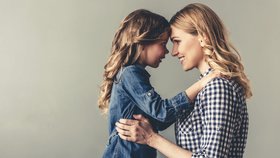 Jak vychovávat dcery, které vyrůstají bez táty? Tohle by mámy měly dělat