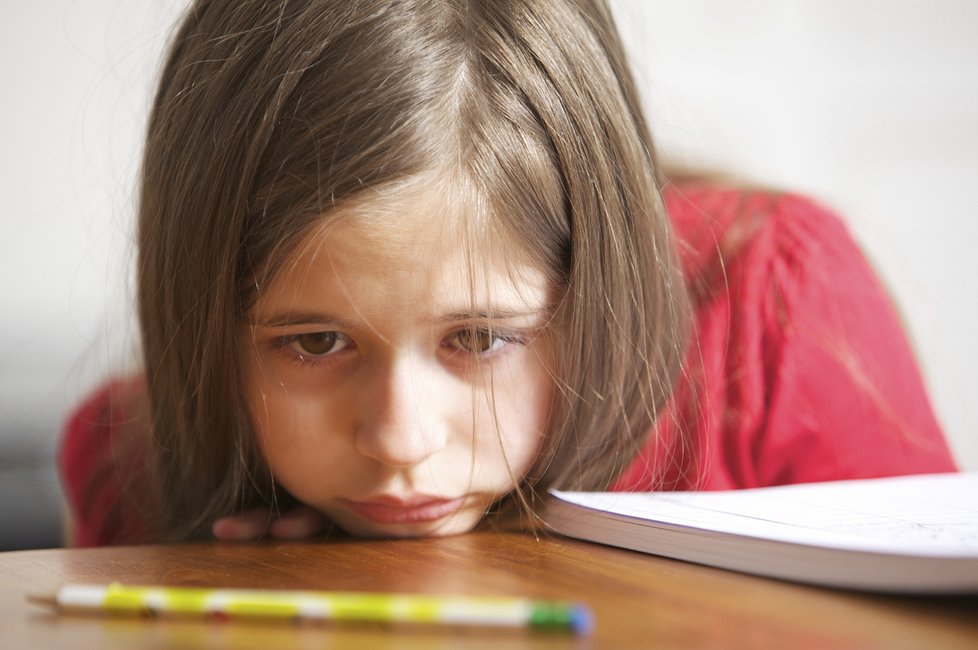 Zatímco mezi žáky pátých tříd základní školy patří k nejoblíbenějším předmětům matematika a tělocvik, v devátých třídách je to angličtina a zeměpis. Obliba matematiky klesá na druhém stupni postupně z 33 procent na sedm procent. Český jazyk patří po celou základní školu k nejméně oblíbeným předmětům. (ilustrační foto)