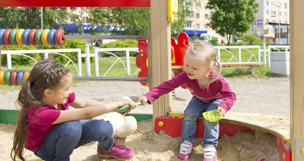 Šest zákonů dětských hřišť, které by měl znát každý rodič!